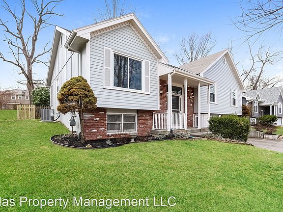 3rd image of 1719 NE 70th St