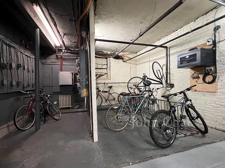 55 Linden St #12 — Photo 29