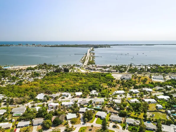 3570 NE Linda Dr, Jensen Beach, FL 34957