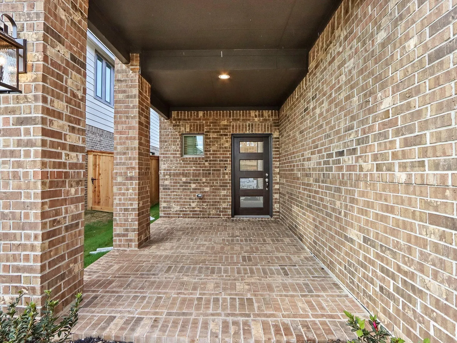 4 bed, 2.5 bath, 2289 sqft, $2,750 — Photo 2