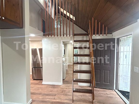 5th image of 515 1/2 S Tremont St