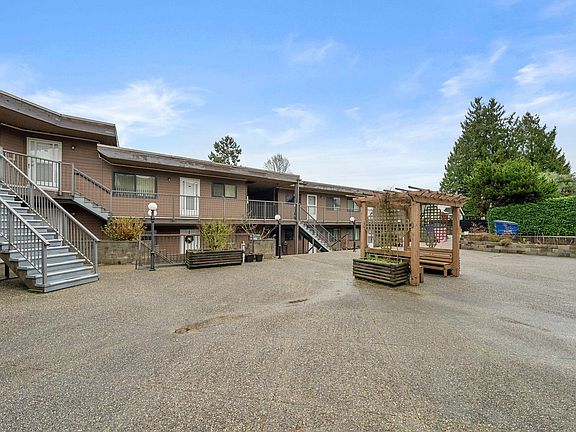 3rd image of 3136 Kingsway #204
