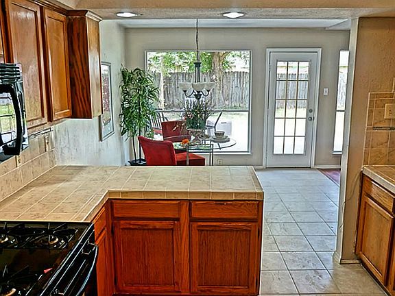 5th image of 6914 Oakmantle Dr