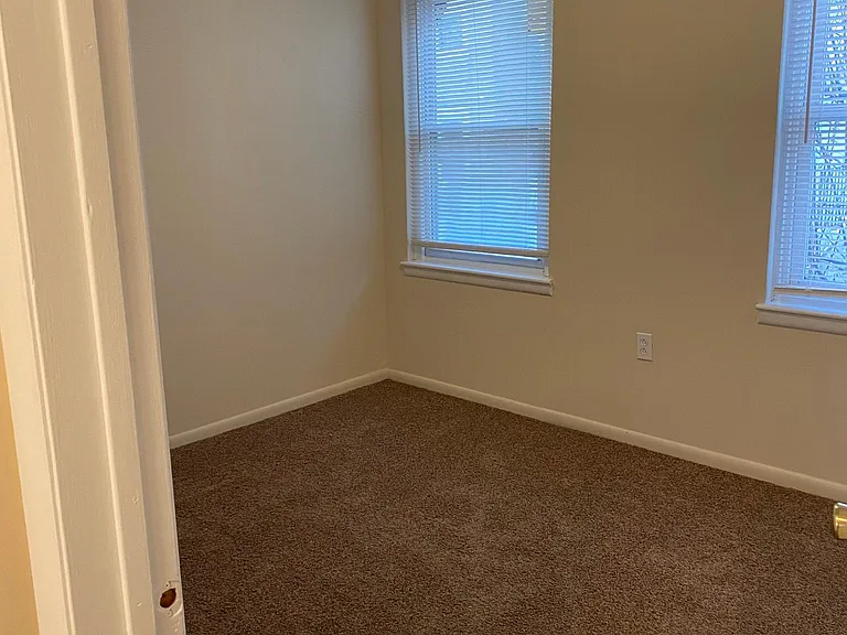 526 Green Ln — Photo 8