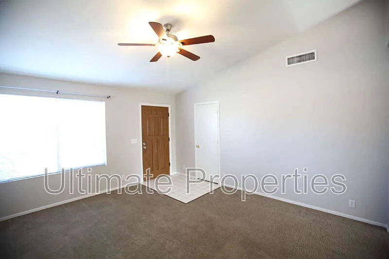 3 bed, 2.0 bath, 1731 sqft, $1,895 — Photo 3
