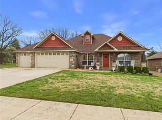1681 Cavalry Ln, Prairie Grove, AR 72753