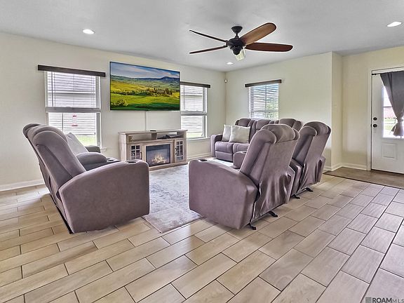 3rd image of 11377 Ashwood Ct