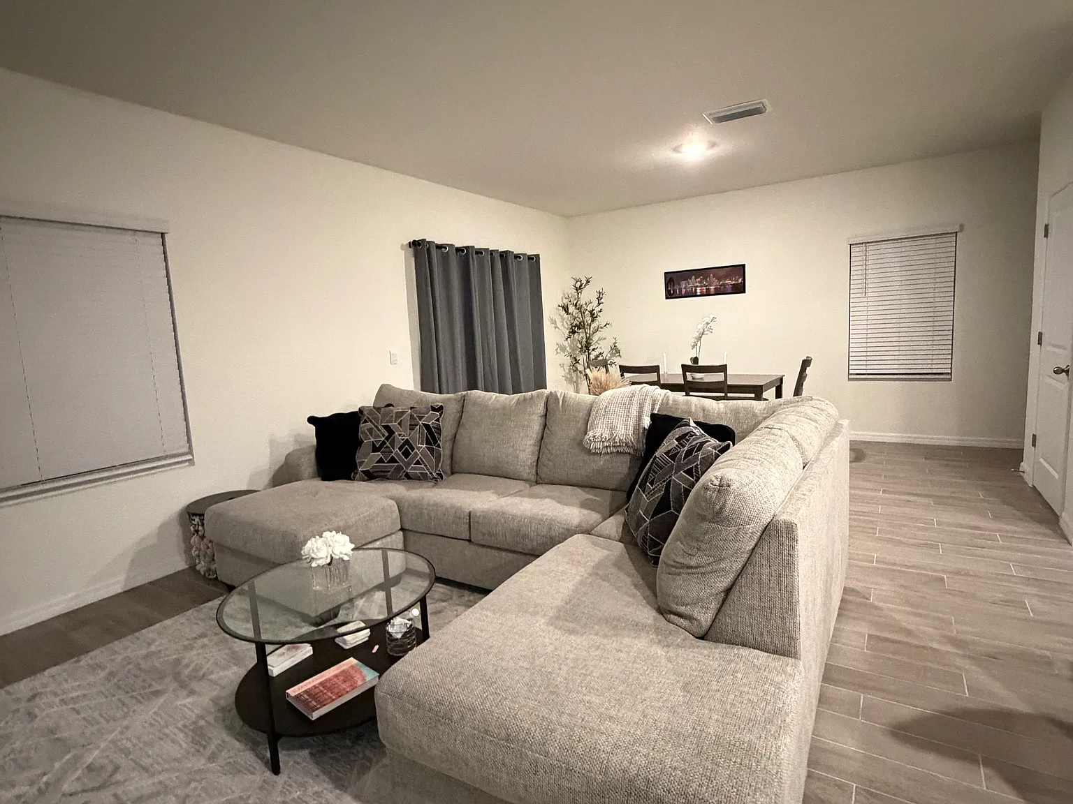 4 bed, 2176 sqft, $2,600 — Photo 4