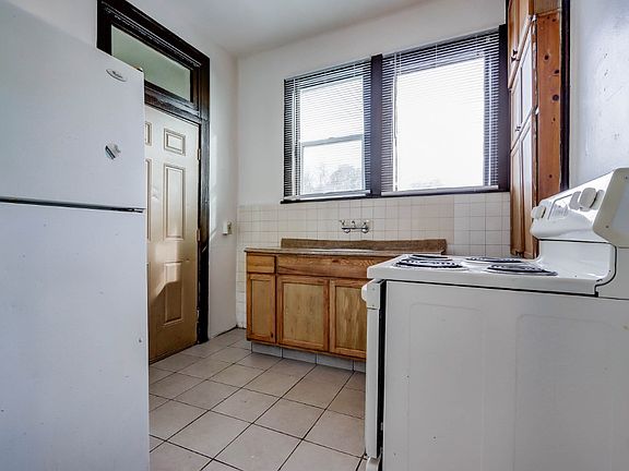 4th image of 44 W Acacia St APT 2