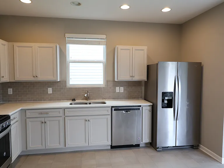 1899 Lakecrest Dr — Photo 26
