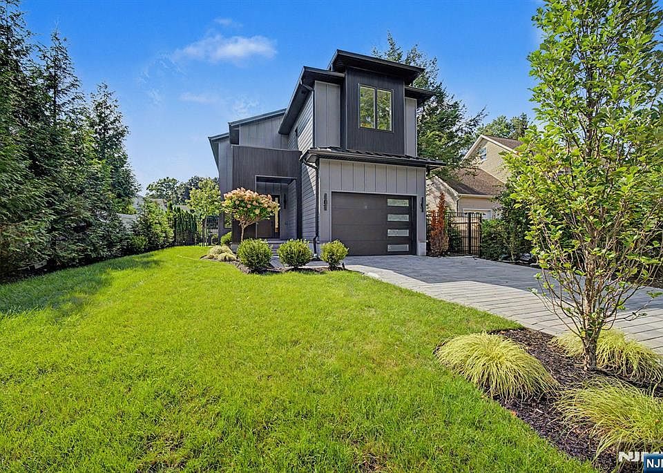 1st image of 68 Storig Ave