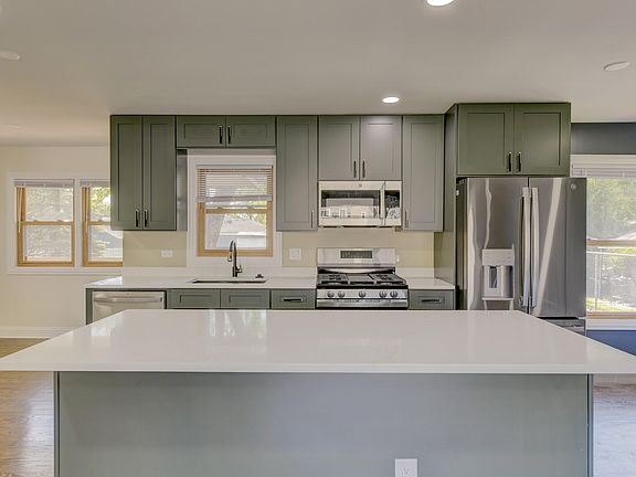 5th image of 7970 Northcote Ave