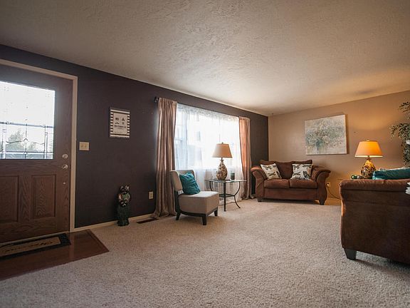 4th image of 621 Pineridge Ct