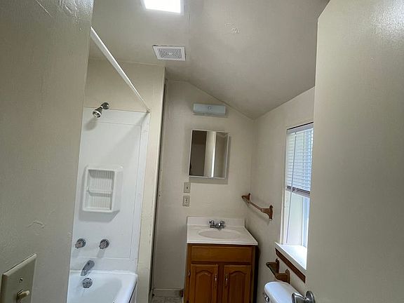 4th image of 334 W Del Norte St