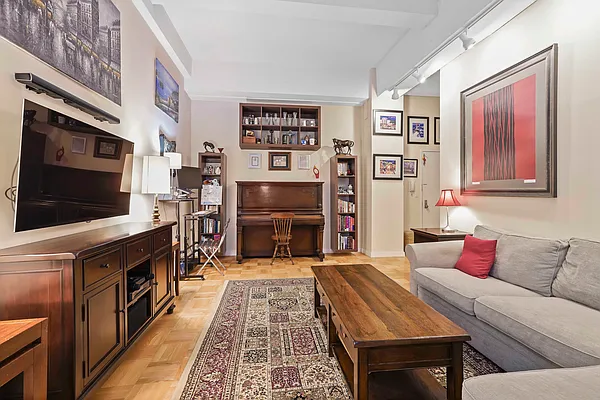 Sold by Daniel Gale Sotheby's International Realty | media 16