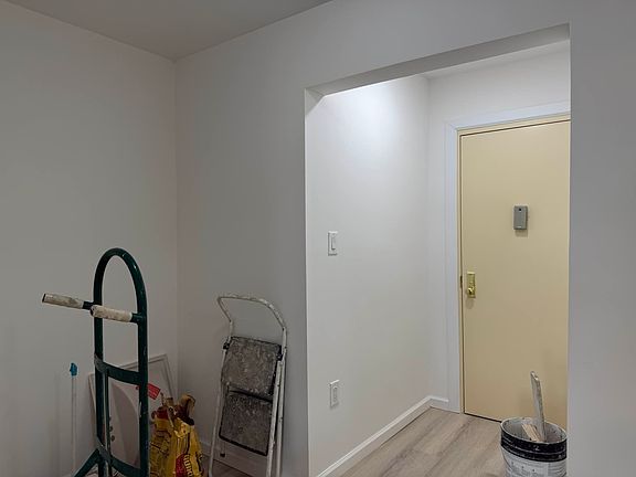 3rd image of 3620 Parsons Blvd APT 6E
