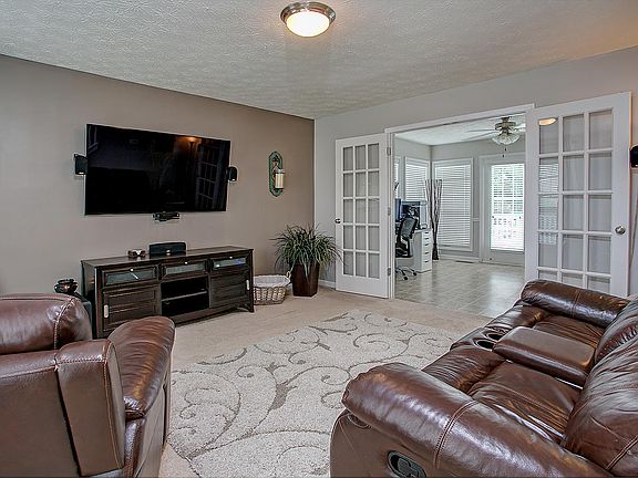 Spacious living room
