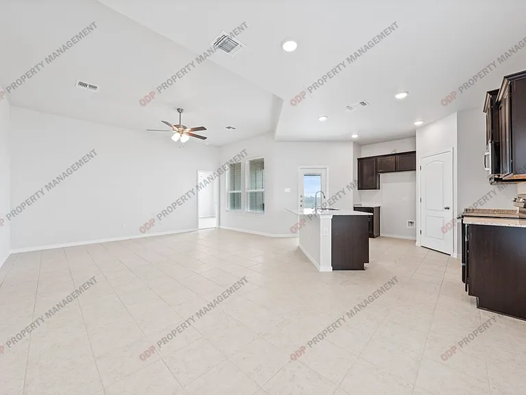 2221 Chia Ct — Photo 5