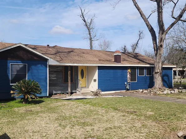 6805 Washington St, Groves, TX 77619