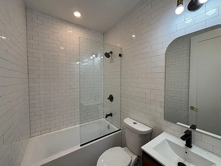 52 Grace St — Photo 7