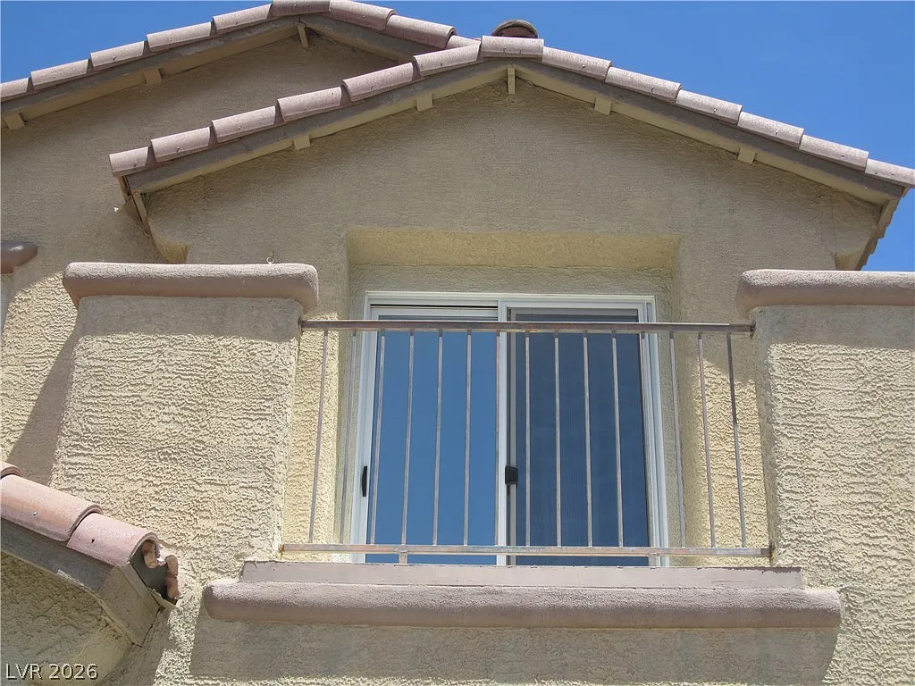 3 bed, 2.5 bath, 1301 sqft, $1,800 — Photo 2