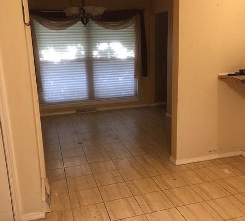 5th image of 1015 Sandstone Dr