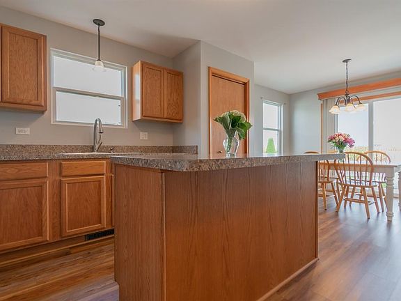 5th image of 9052 W 103rd St