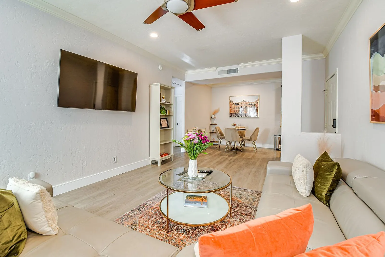 1 bed, 1.0 bath, 775 sqft, $2,736 — Photo 4
