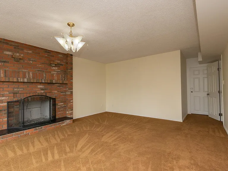 10620 Seaham Cres — Photo 34