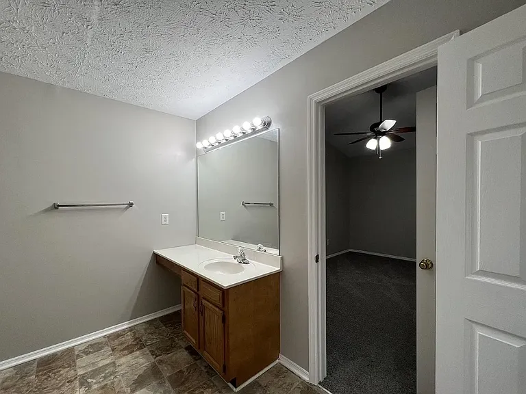 1013 Ashley Michelle Ct — Photo 13