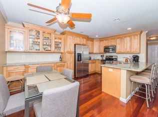 878 Juniper Way, Mahwah, NJ 07430