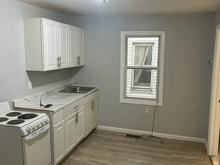 603 Grove St — Photo 3