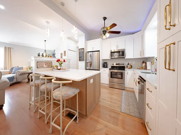 23 Pondview Terrace, East Haven, CT 06512