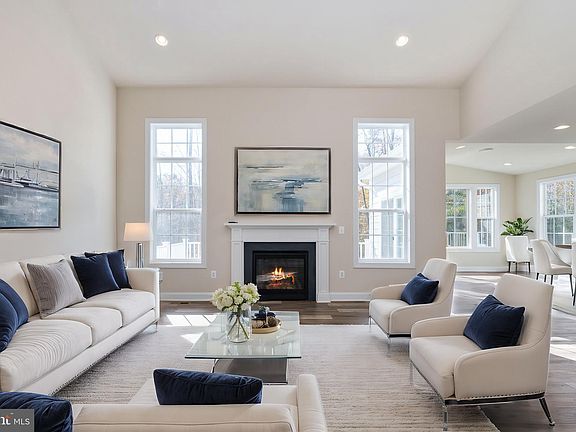 3rd image of 214 Kellan Dr