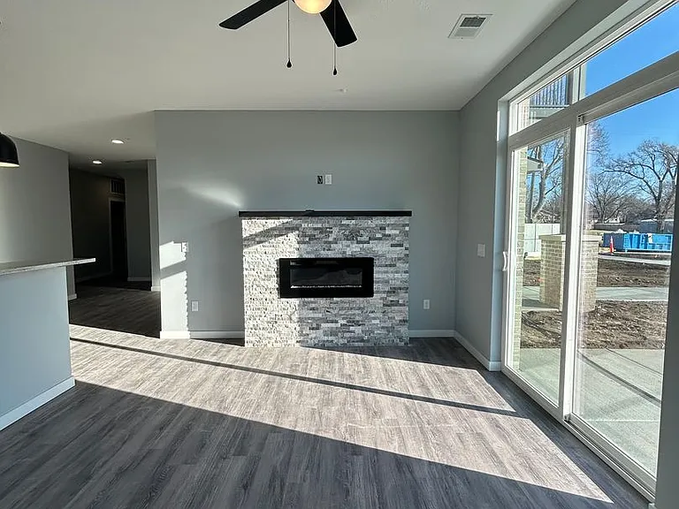 2724 Silver St — Photo 1