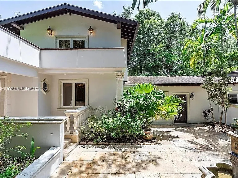 800 SW 12th Ave — Photo 3
