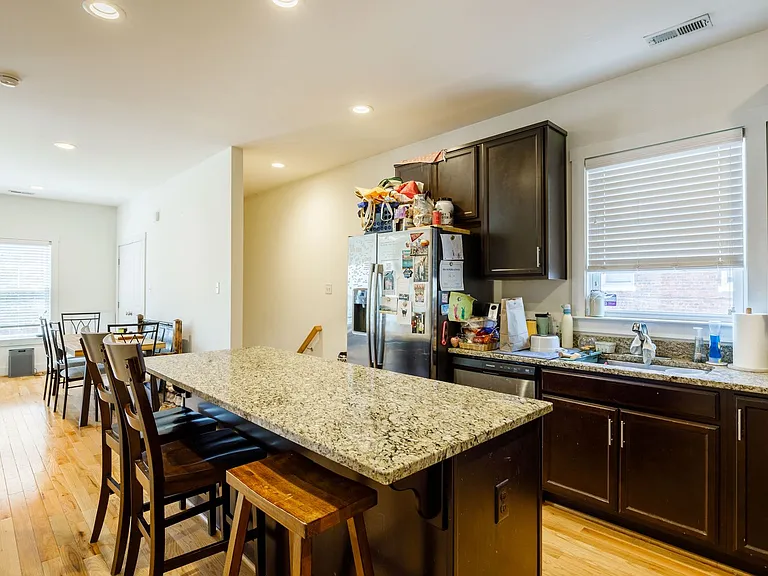 408 N Robinson — Photo 11