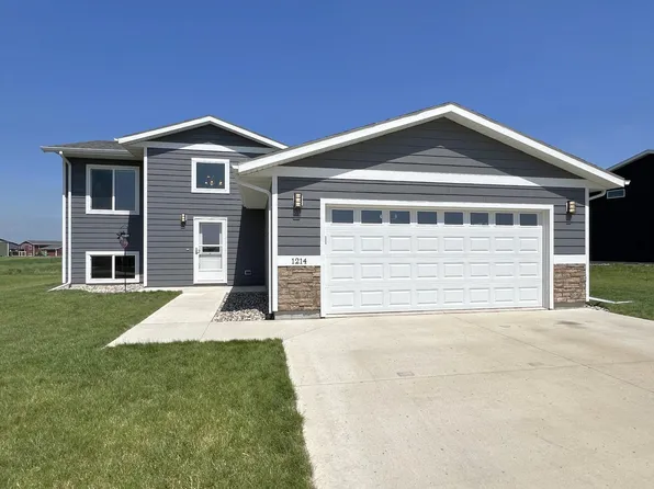 1214 Crested Butte Ave, Brookings, SD 57006