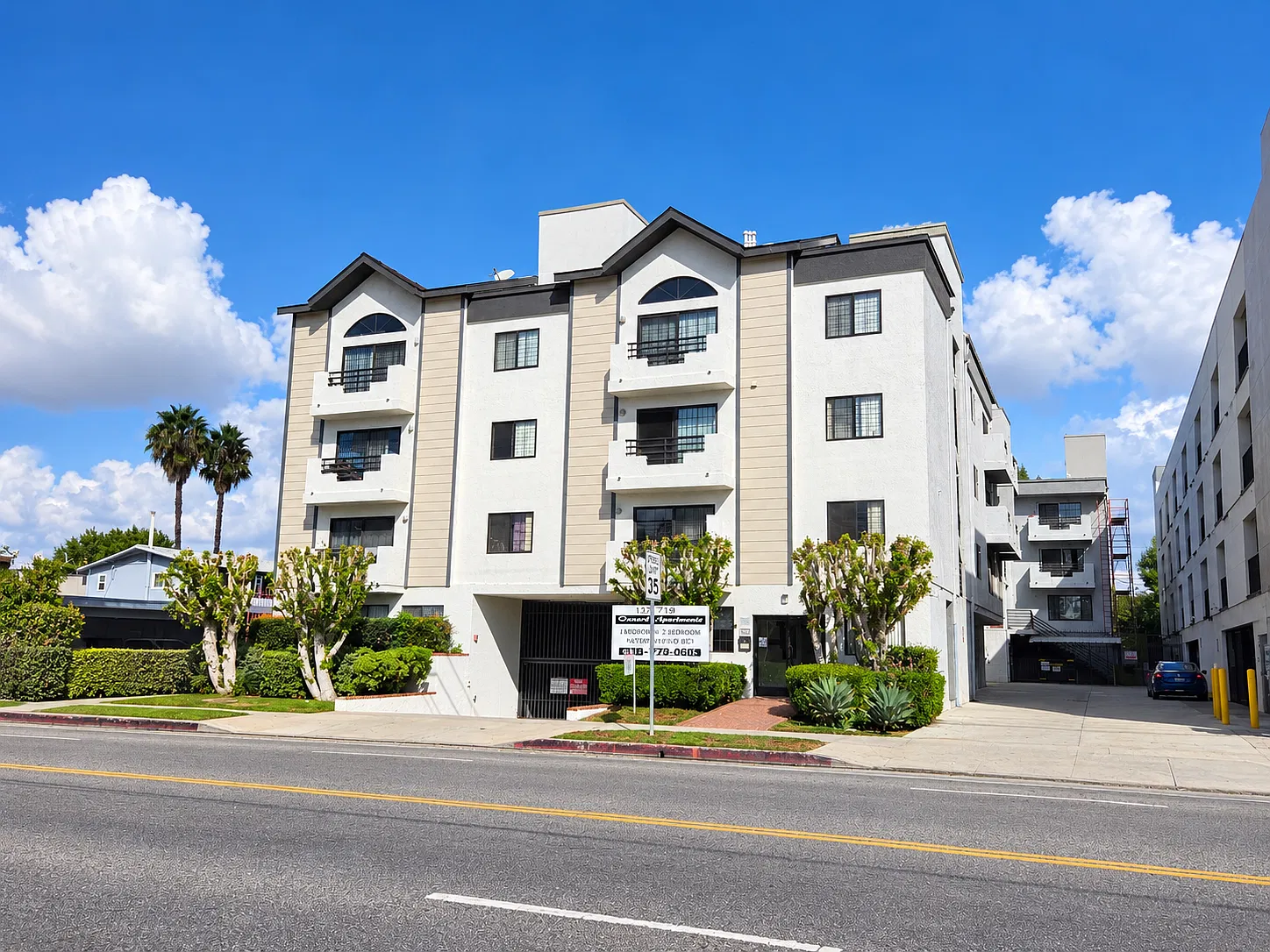 13719 Oxnard St. — Photo 1