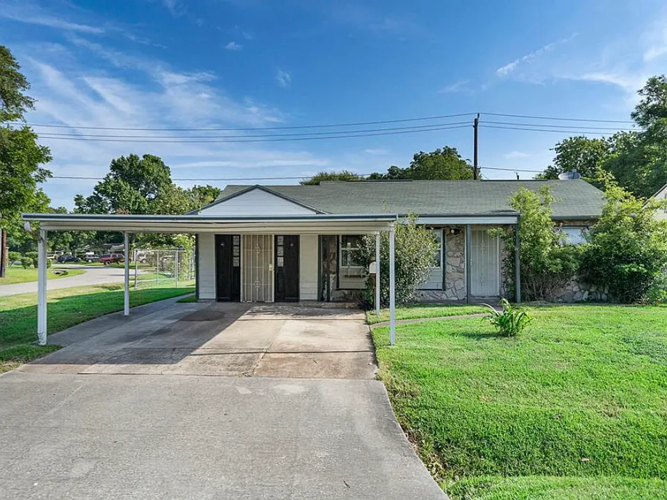3018 Stallings Dr