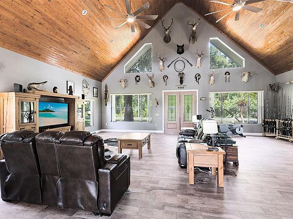 5th image of 2541 Ridgeway Dr