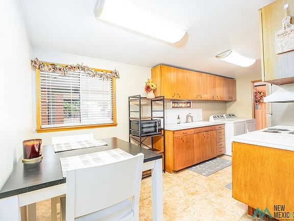 3rd image of 609 W 18th St
