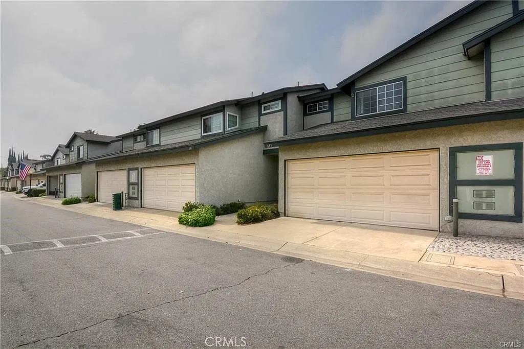 3 bed, 2.5 bath, 1201 sqft, $2,800 — Photo 3
