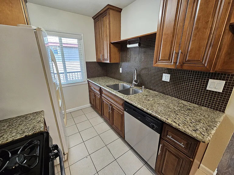 14620 Magnolia Blvd #5 — Photo 6