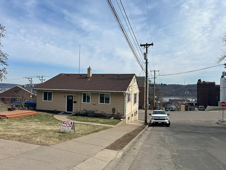 104 Olive St W — Photo 10