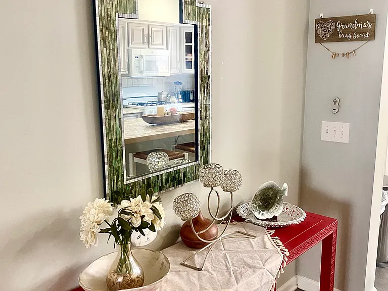 28 Bay Ave — Photo 16