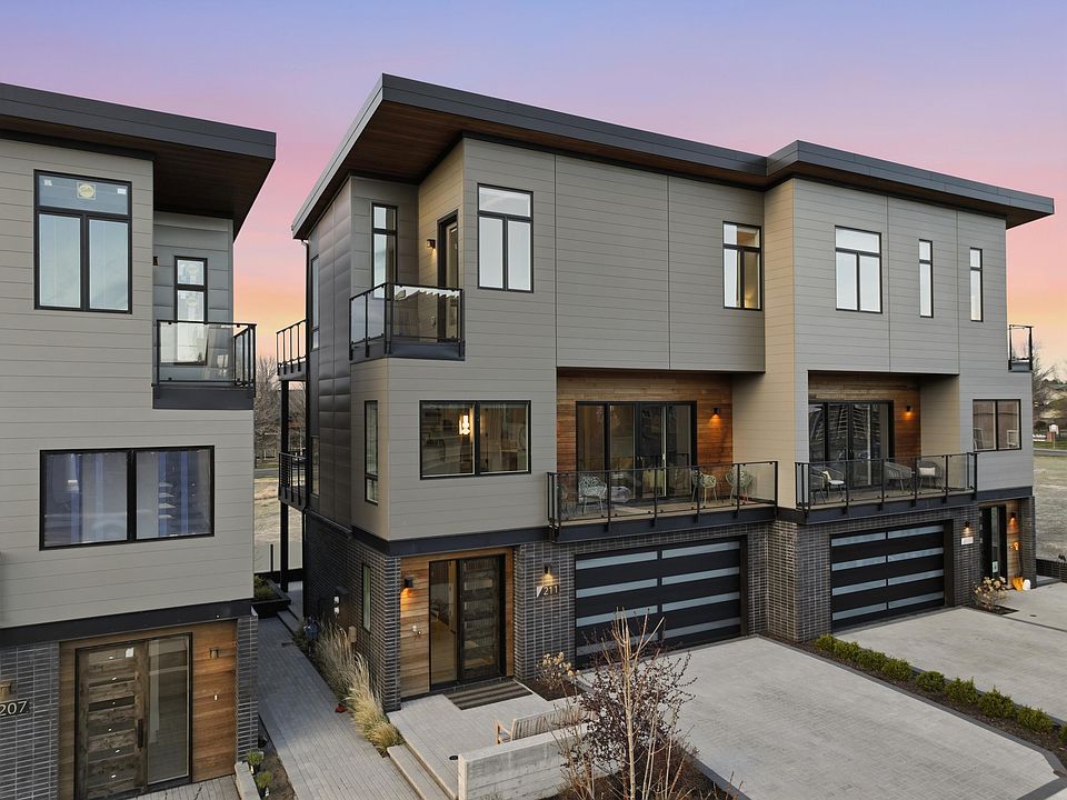 1st image of 207 SW Log Ct