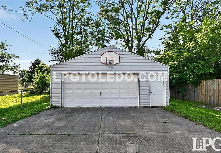 414 Bender Dr — Photo 31