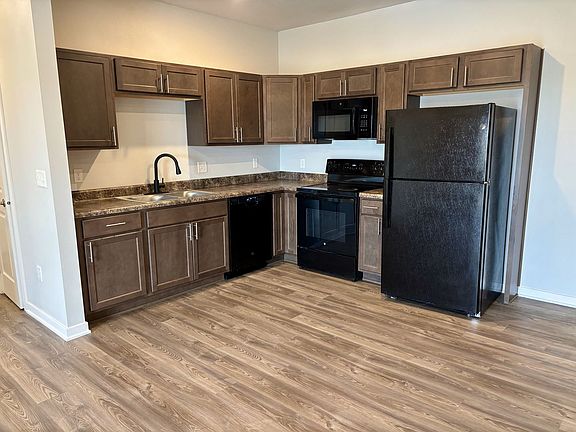 3rd image of 2335 Paine St NE #2325-301