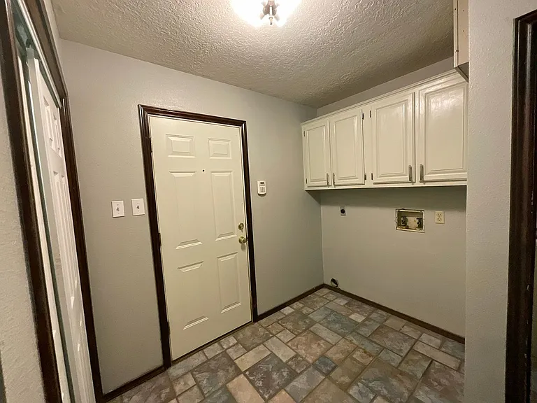 2407 Arbor Cir — Photo 16